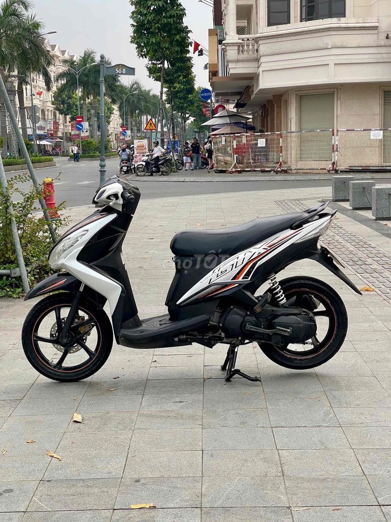 Yamaha Luvias FI Trắng đen. Mua bán Xe máy tại Quận Gò Vấp Tp Hồ Chí Minh được đăng bởi LONG THỊNH hình 4