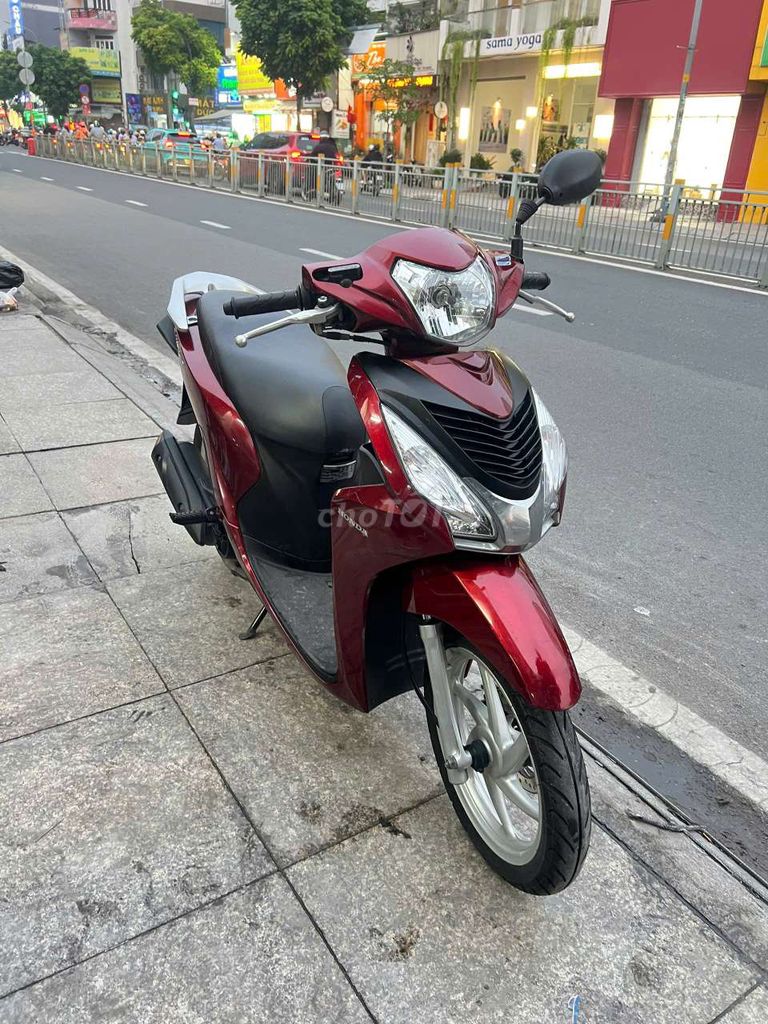 Honda Vision 2018 красный