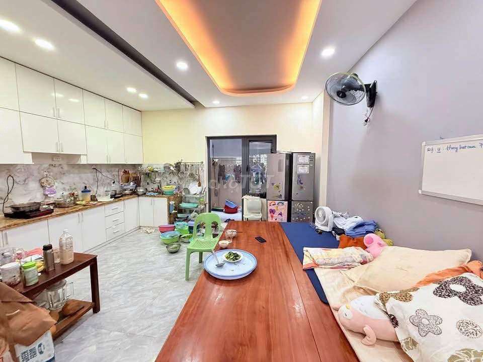 Bán nhà mặt tiền đường Chu Mạnh Trinh