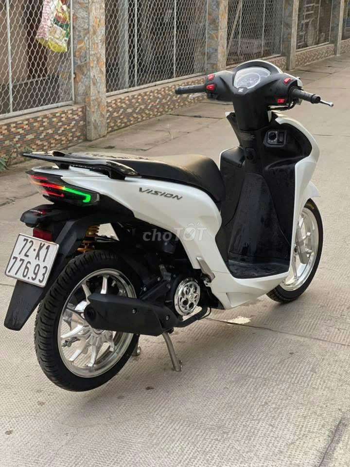 Honda Vision 2024 Trắng 4000 km. Mua bán Xe máy tại Huyện Nhơn Trạch Đồng Nai được đăng bởi Nguyen nhat lam hình 1