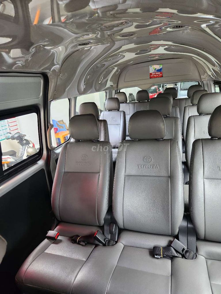 Toyota Hiace 16 chổ 2015 máy xăng zin đẹp. Mua bán Ô tô tại Huyện Bình Chánh Tp Hồ Chí Minh được đăng bởi TUẤN TRẦN hình 12