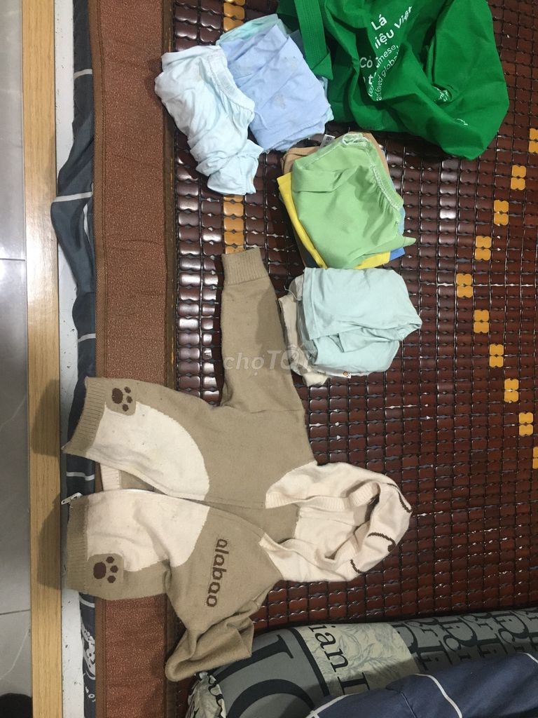 Quần áo bé 6-10kg và ít bánh kẹo. Mua bán Mẹ và bé tại Thành phố Thuận An Bình Dương được đăng bởi Thu vân hình 1