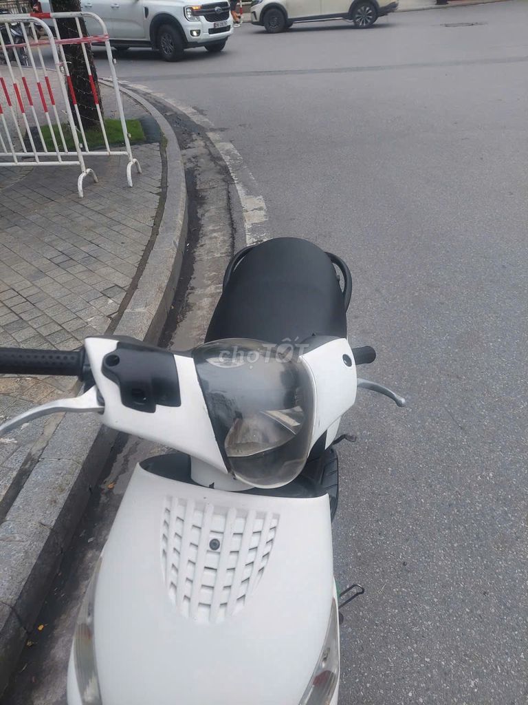 Bán xe Zip mầu trắng của Piaggio chính chủ. Mua bán Xe máy tại Quận Hai Bà Trưng Hà Nội được đăng bởi Mr tín  hình 8