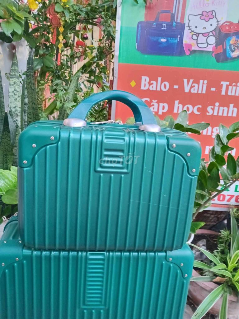 Cốp vali nhựa PVC xịn.