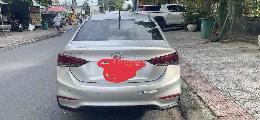 Hyundai Accent, серебристый седан