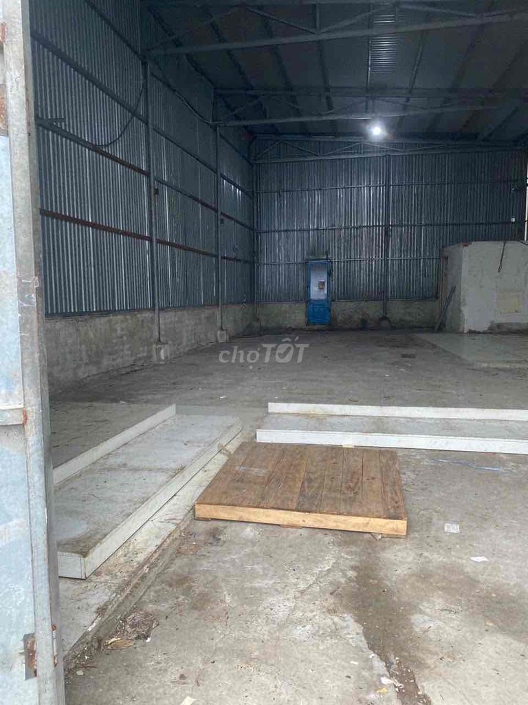 KHO MẶT BẰNG TRẦN VĂN ƠN 150 M2 . NGAY BẾN XE