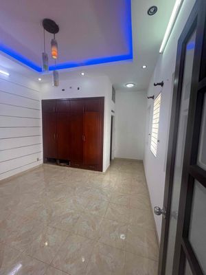 Nhà phố 60 m² · 4 PN · Đường Lạc Long Quân