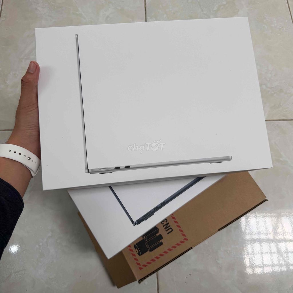 Apple Macbook Air M5 16GB/512GB Bạc. Mua bán Laptop tại Quận Tân Bình Tp Hồ Chí Minh được đăng bởi Đạt hình 1