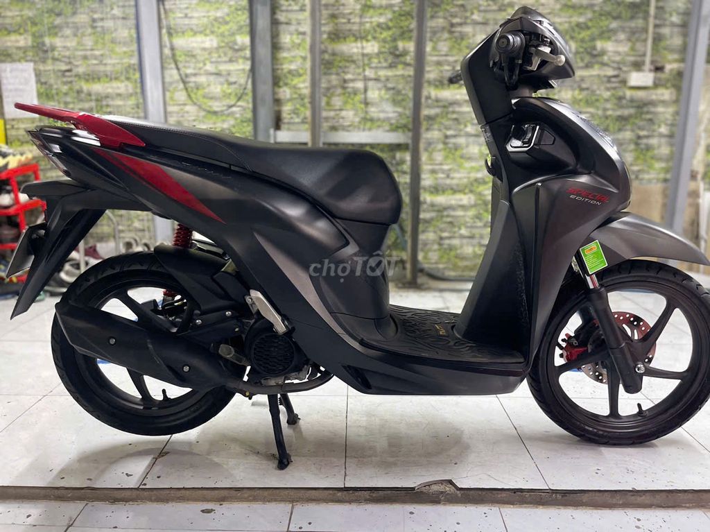 Honda Vision 2022 Cá tính Đen Đỏ 14000 km. Mua bán Xe máy tại Quận 7 Tp Hồ Chí Minh được đăng bởi Tên chưa cung cấp hình 1