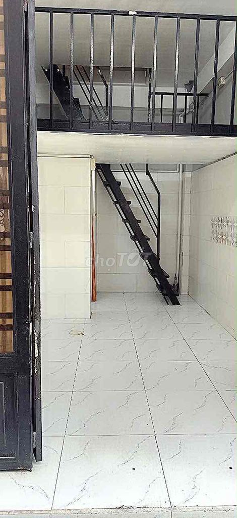 Cho Thuê nhà nhỏ nguyên căn riêng biệt Cách mặt tiền đường vạn kiếp 25