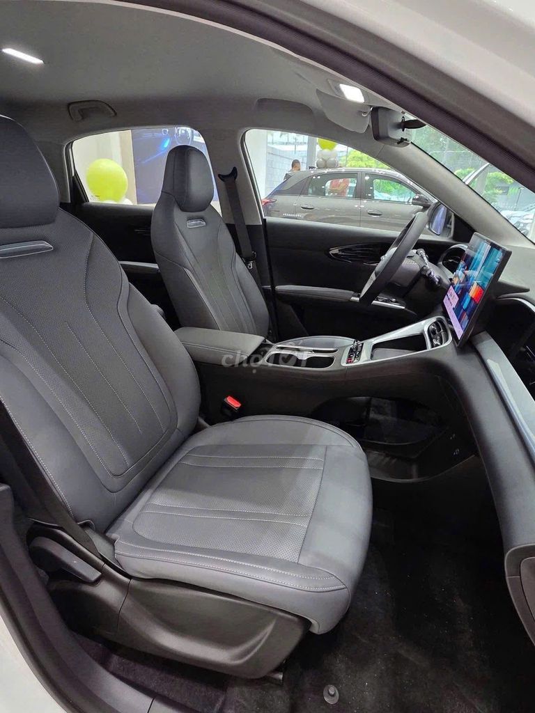 Geely EX2 белый – в наличии с выдачей сразу в Хошимине