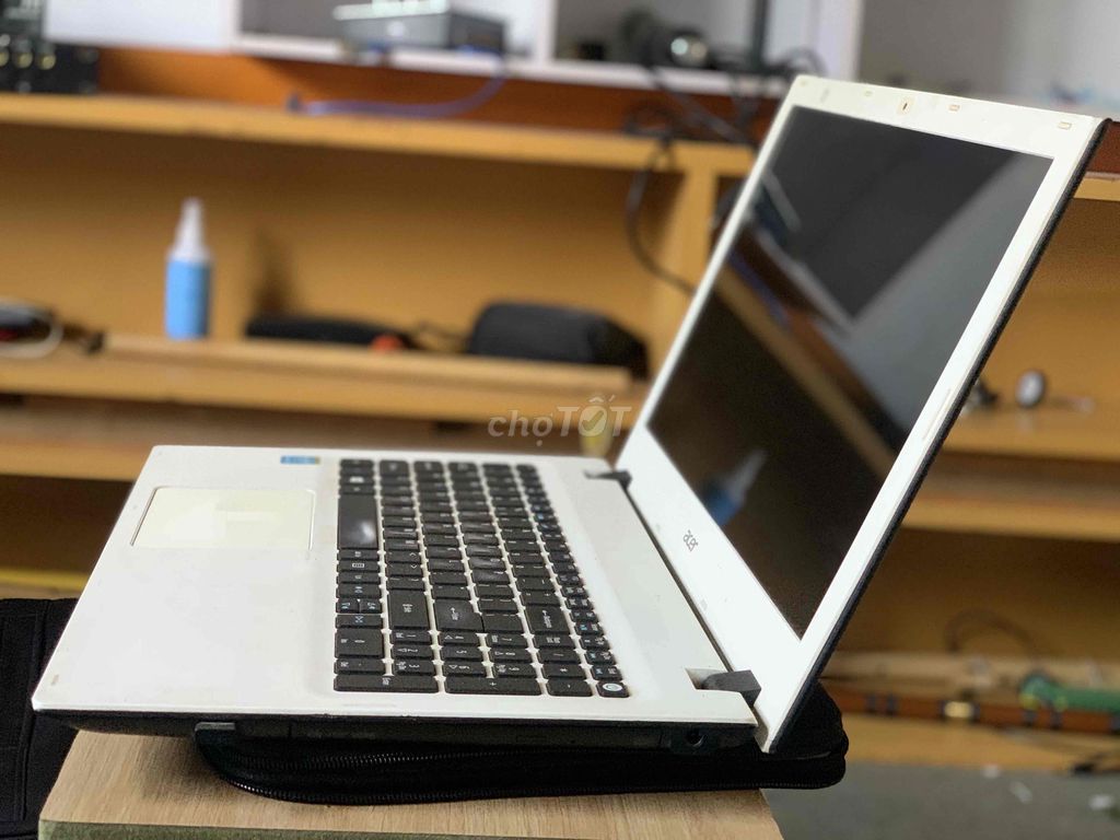 Acer Aspire E5-573 i3 4GB/112GB. Mua bán Laptop tại Thành phố Dĩ An Bình Dương được đăng bởi son hình 1