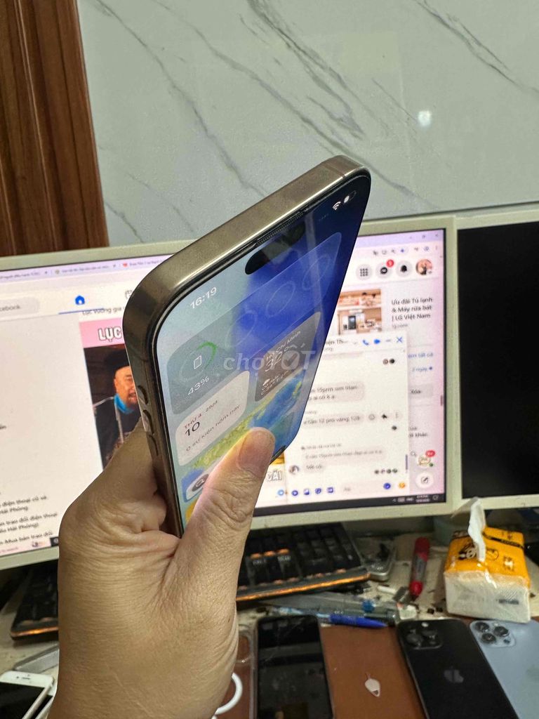 iPhone 16 Pro Max Vàng Gold Lock Like new. Mua bán Điện thoại tại Quận Lê Chân Hải Phòng được đăng bởi hoang anh hình 1