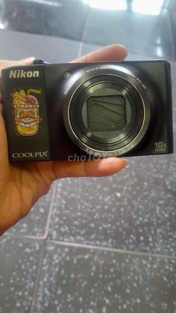 Nikon s8000