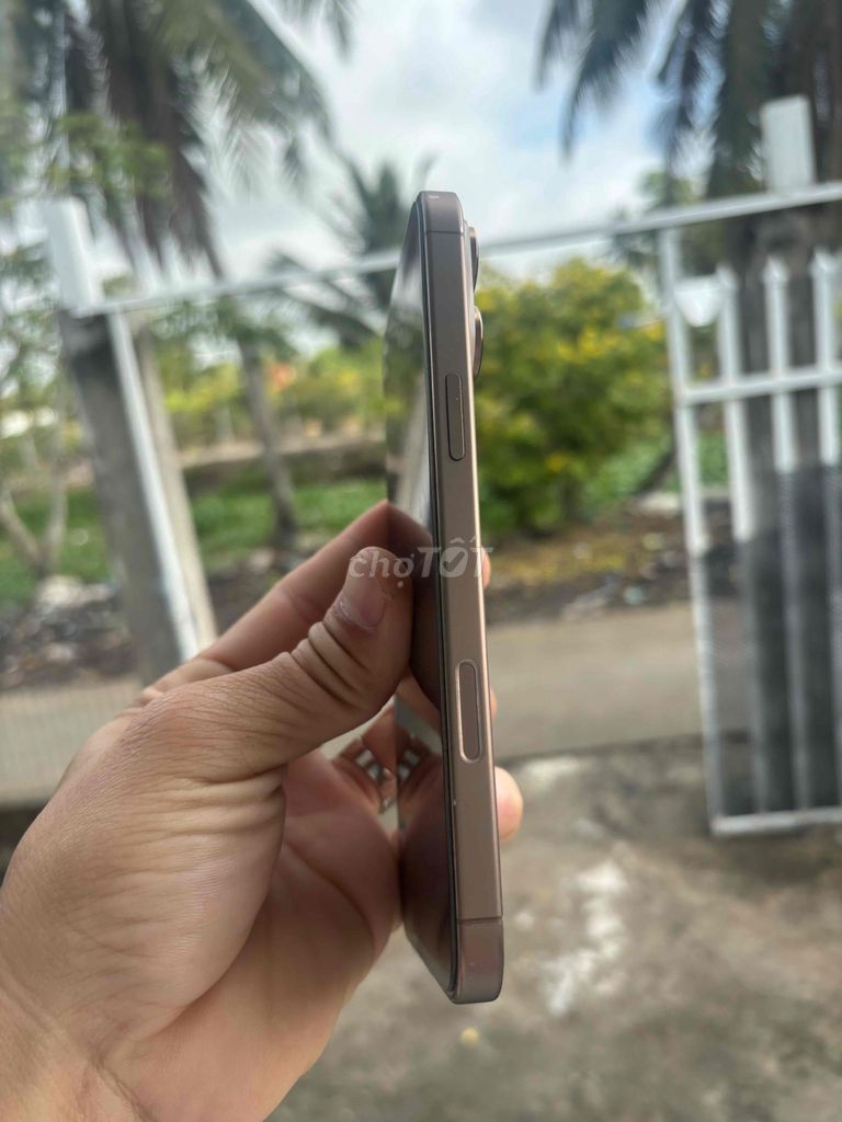 Apple 16 Promax Vàng Đã dán PPF. Mua bán Điện thoại tại Thành phố Rạch Giá Kiên Giang được đăng bởi HÀ NGUYỄN  hình 1