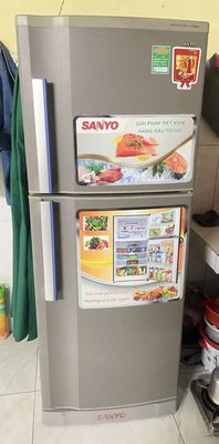 Trả trọ em bán cái tủ lạnh Sanyo 250 Lít