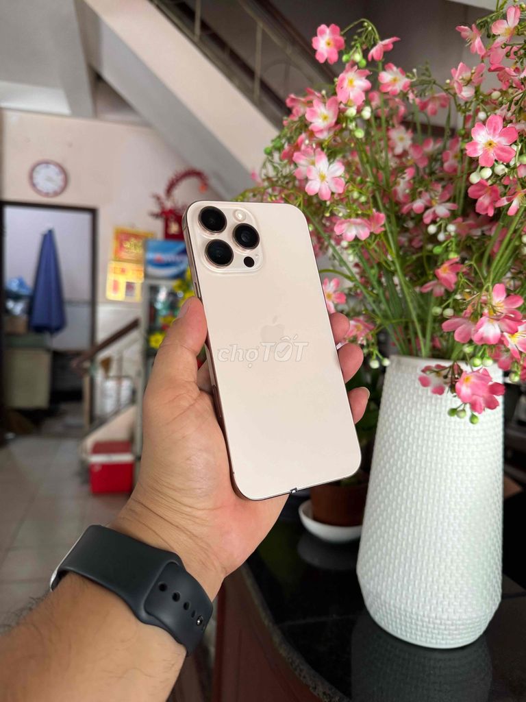 iPhone 16 Pro Max 256GB Vàng 99% Việt Nam!. Mua bán Điện thoại tại Thành phố Biên Hòa Đồng Nai được đăng bởi Vinh Trần hình 1