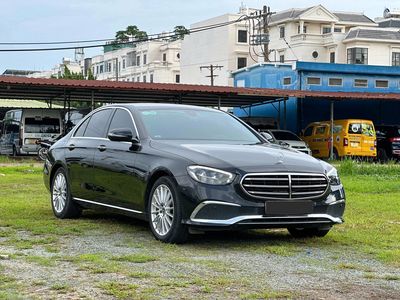 Mercedes E200 Exclusive Model 2022 nội thất nâu. Mua bán Ô tô tại Quận Gò Vấp Tp Hồ Chí Minh được đăng bởi NGUYỄN MINH VUA XE LƯỚT hình 1