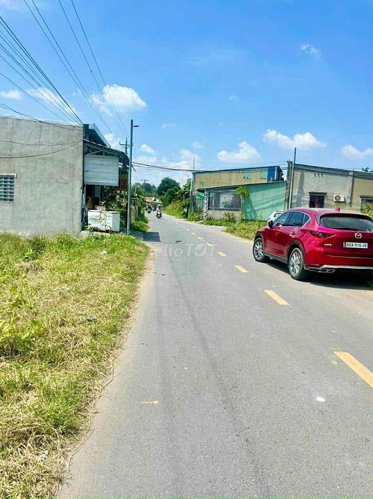 Đất sổ riêng  đường nhựa lớn buôn bán các mặt hàng. Mua bán đất tại Huyện Trảng Bom Đồng Nai được đăng bởi Phương Thuý hình 1