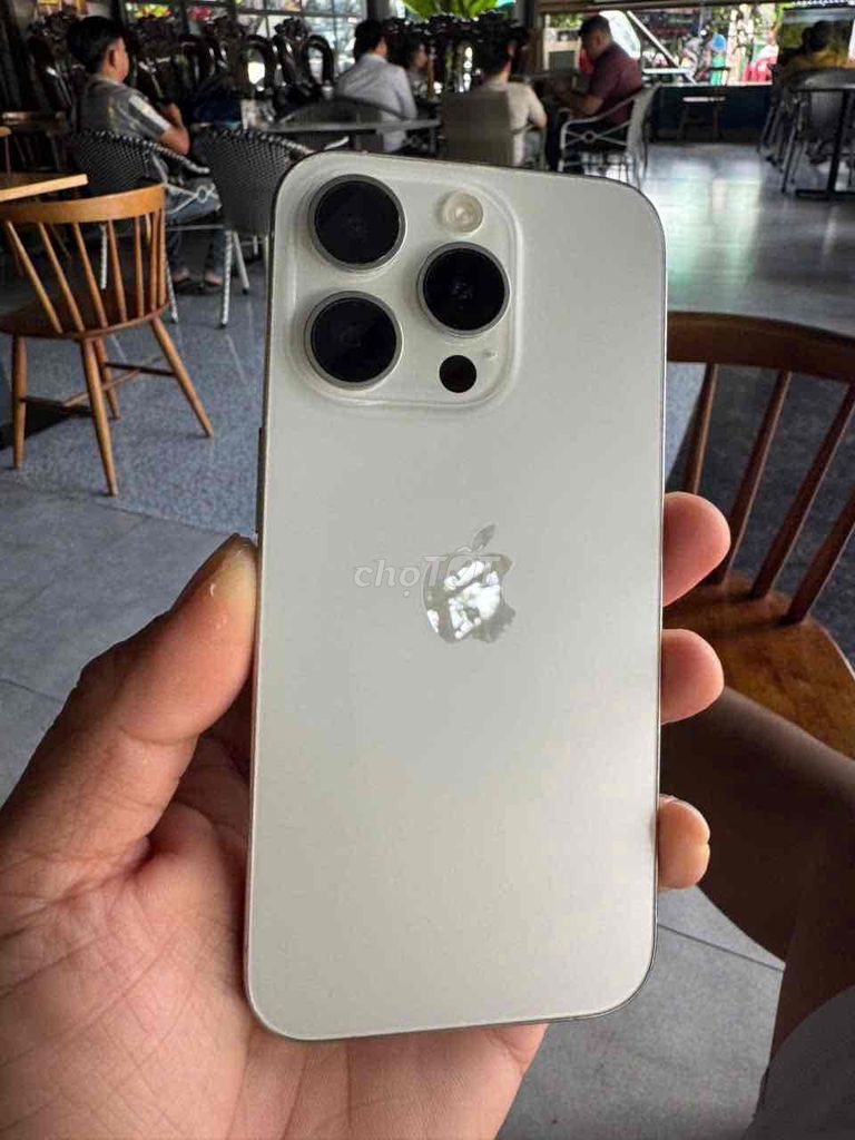 iPhone 15 Pro 128GB trắng Mỹ Zin all đẹp keng. Mua bán Điện thoại tại Thành phố Biên Hòa Đồng Nai được đăng bởi le long hình 1