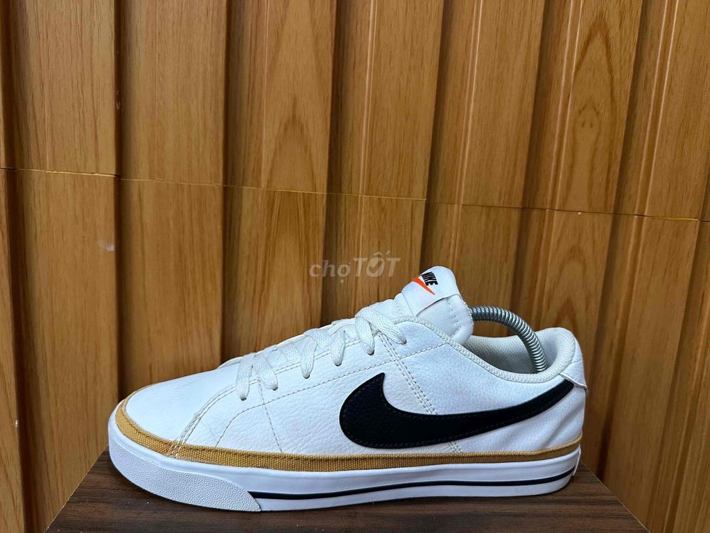 Giày Nike chính hãng size 42 mới keng zin 95%