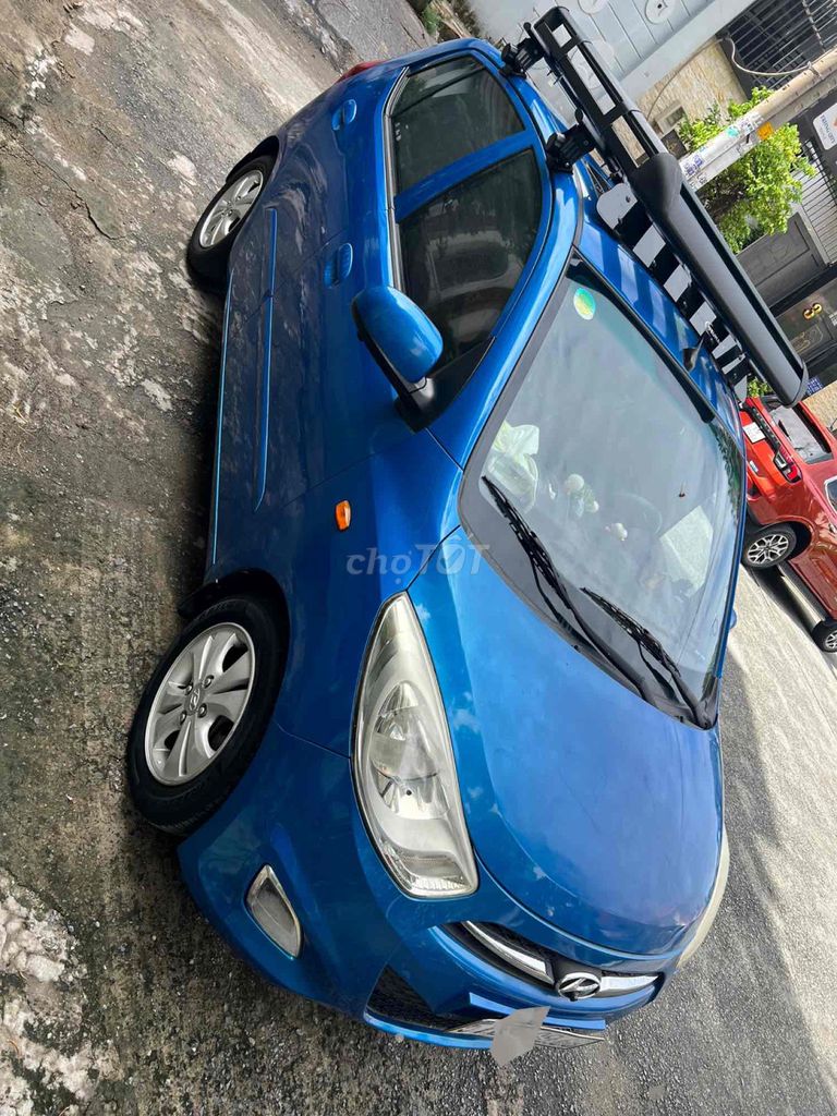 Hyundai i10 2011 1.2 полная комплектация автомат синий