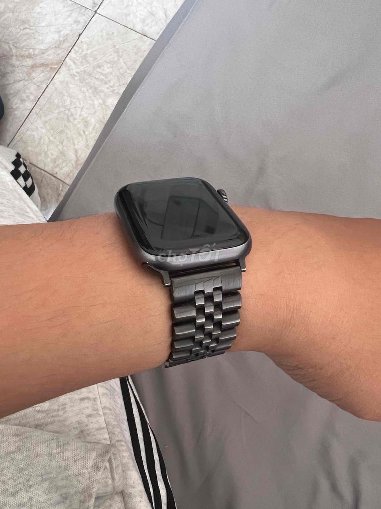 Apple Watch Series 4 44mm Xám. Mua bán Thiết bị đeo thông minh tại Thành phố Đà Lạt Lâm Đồng được đăng bởi Đức Cường hình 1