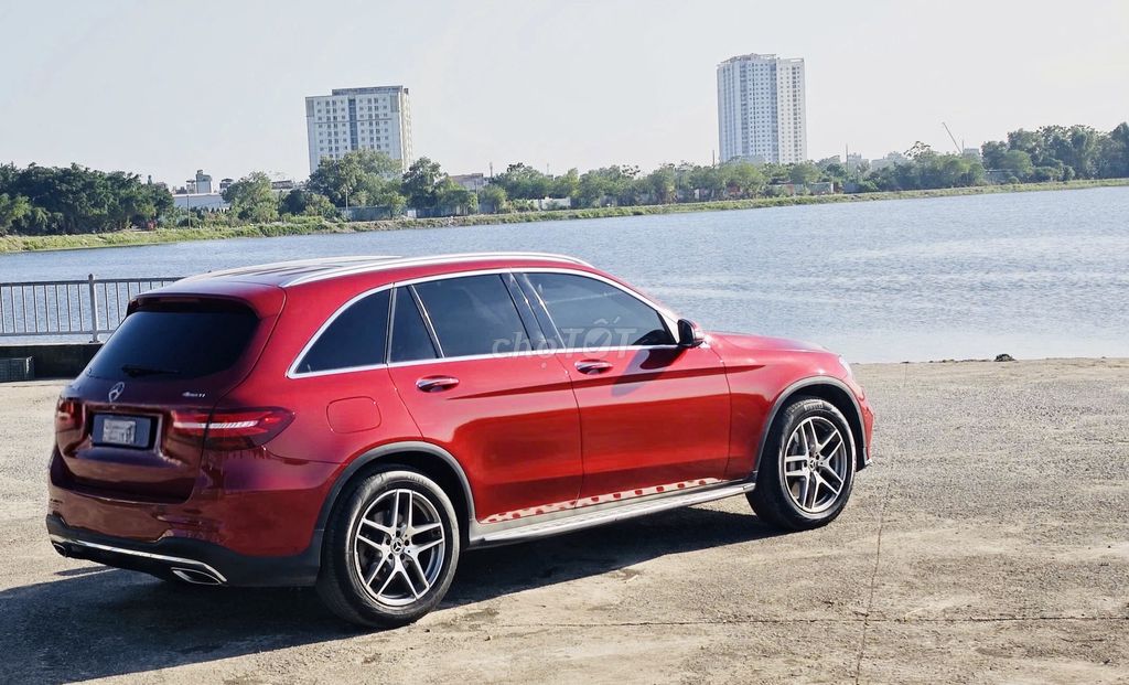 Mercedes GLC300 2018 model 2019 màu đỏ. Mua bán Ô tô tại Quận Thanh Xuân Hà Nội được đăng bởi Nguyễn Tuấn Hoàng hình 5