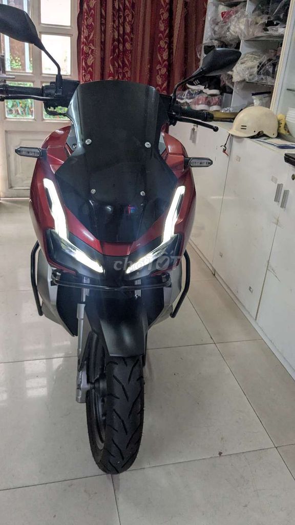 Honda ADV 150 куб.см, красный