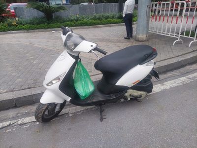 Bán xe Zip mầu trắng của Piaggio chính chủ. Mua bán Xe máy tại Quận Hai Bà Trưng Hà Nội được đăng bởi Mr tín 