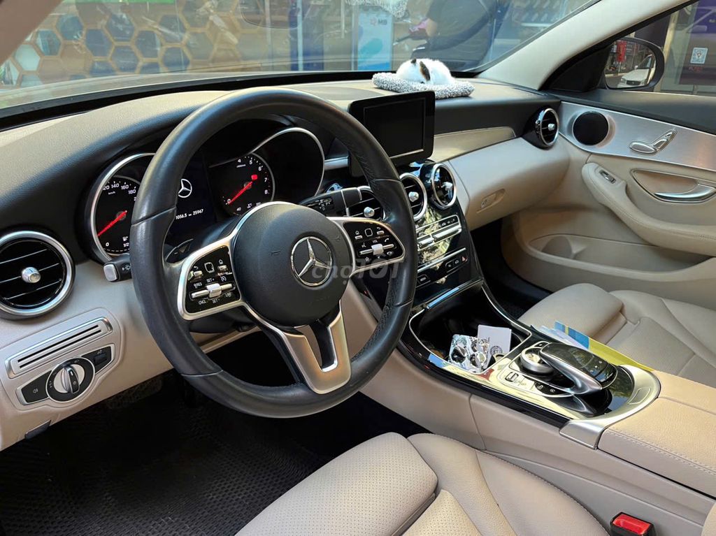 Mercedes-Benz C180 2020 Đen ghi 44000 km. Mua bán Ô tô tại Quận Cầu Giấy Hà Nội được đăng bởi Nguyễn Đức Thắng hình 5