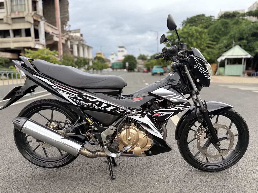 Черный тихий тюнинг автомобилей Suzuki Raider 2013