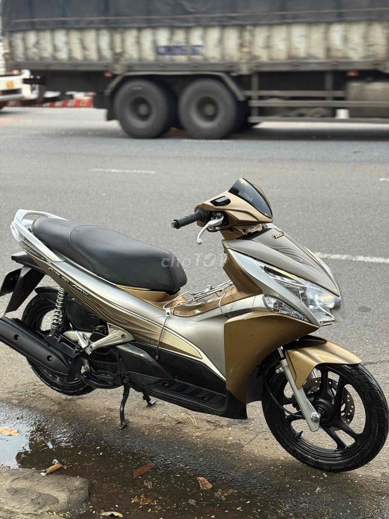 Honda Air Blade 3D 2012 Vàng đồng. Mua bán Xe máy tại Quận Sơn Trà Đà Nẵng được đăng bởi khánh duy bán xe trả góp hình 2