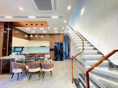 Аренда · 5 комн. · 150 м² · Quận Hải Châu, ул. Đường Nguyễn Sơn