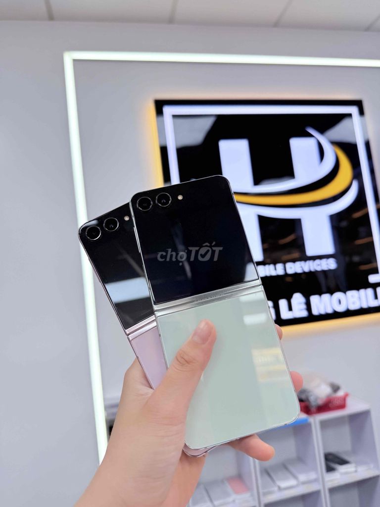 SAMSUNG Z FLIP 5 5G 2Sim VN-8/256G-Màu Đẹp. Mua bán Điện thoại tại Thành phố Biên Hòa Đồng Nai được đăng bởi Mobile Di Động Biên Hoà hình 1