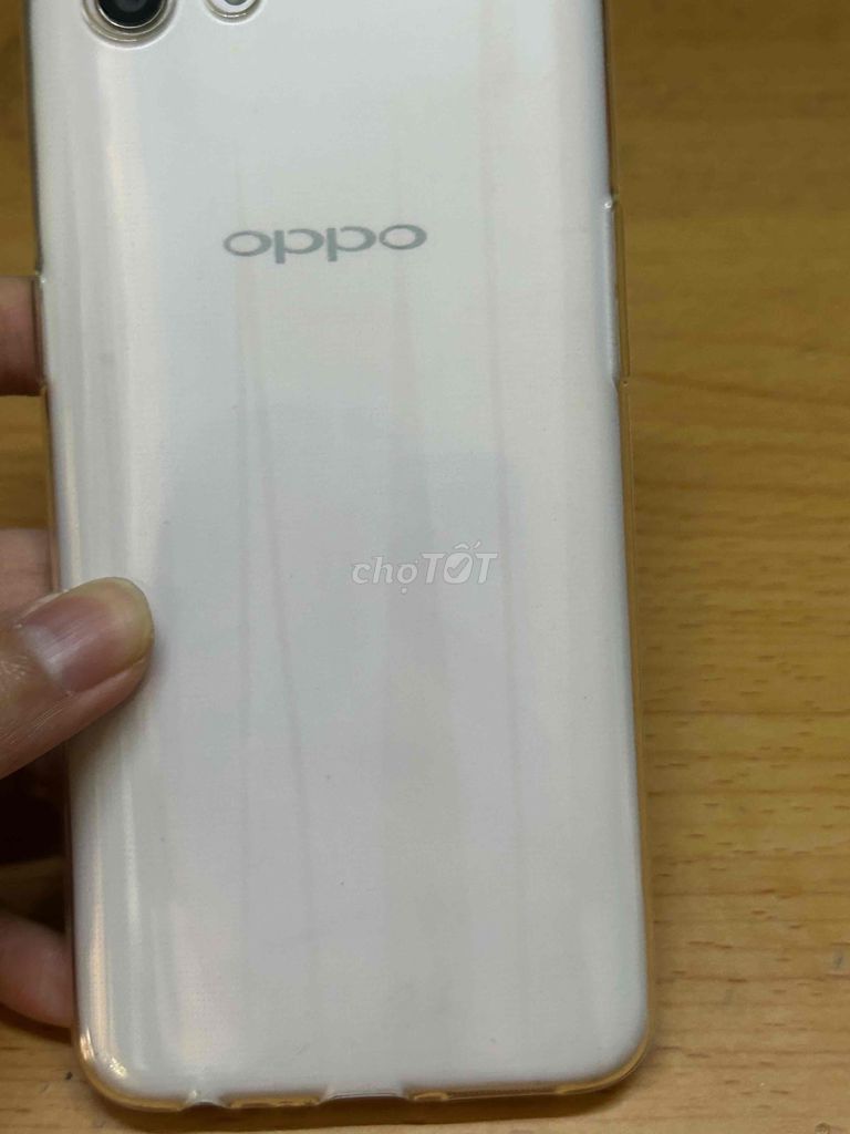 Điện thoại Oppo A83 còn mới khoảng 92%