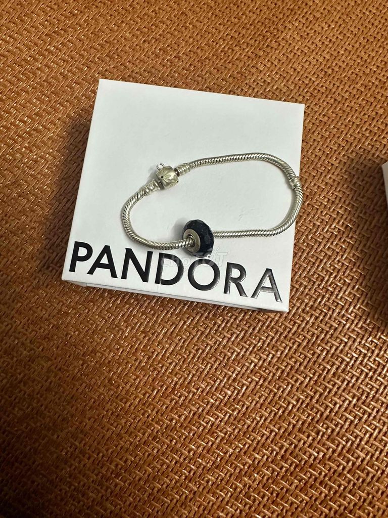 Vòng đeo tay Pandora Nữ Bạc size 18. Mua bán Phụ kiện thời trang khác tại Quận Hà Đông Hà Nội được đăng bởi Azanzo hình 1
