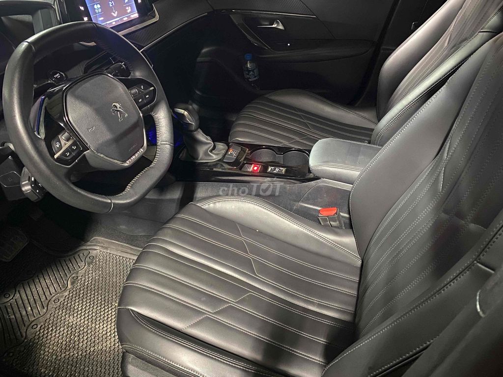 Peugeot 2008 GT Line Серый