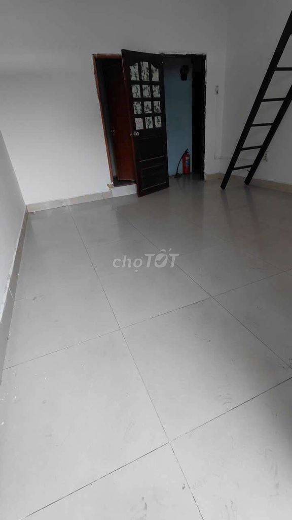 phòng 25m2 ngay chợ Hiệp Bình