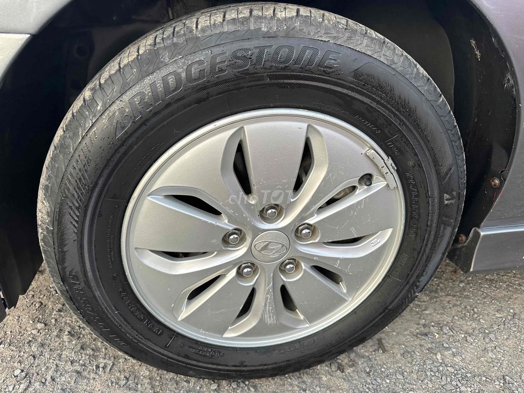 Hyundai Avante Sedan Số sàn Xám. Mua bán Ô tô tại Thành phố Bến Tre Bến Tre được đăng bởi Phương Bến Tre hình 14