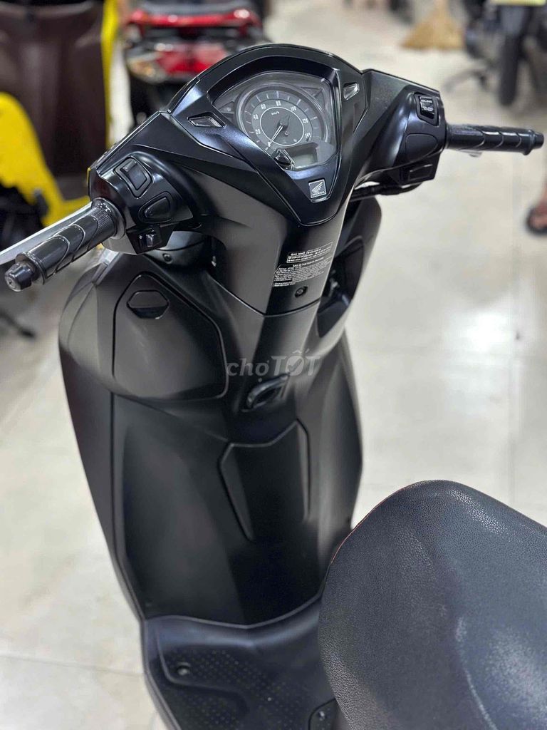 Honda Lead 2020 Khoá Makey Đen nhám 18000 km. Mua bán Xe máy tại Quận 6 Tp Hồ Chí Minh được đăng bởi Cửa Hàng Xe Máy Hoà Bùi hình 5