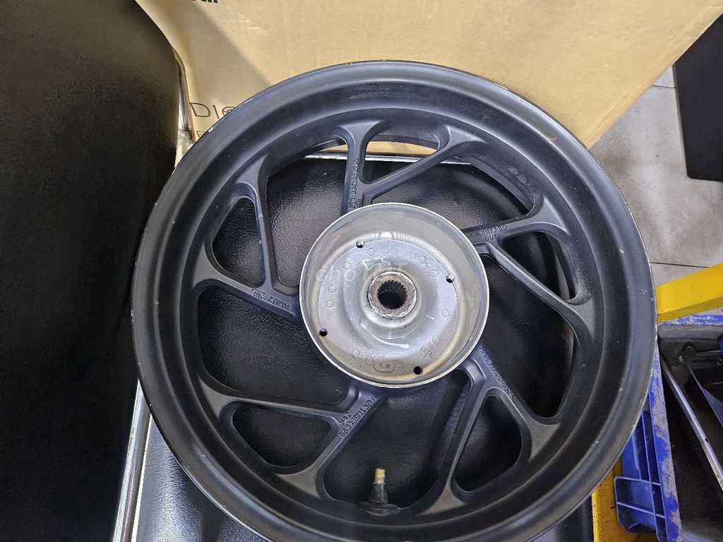 Mâm sau thắng đĩa zin tháo xe VARIO 160 Indonesia. Mua bán Phụ tùng xe tại Quận 1 Tp Hồ Chí Minh được đăng bởi KIM Merchant hình 6