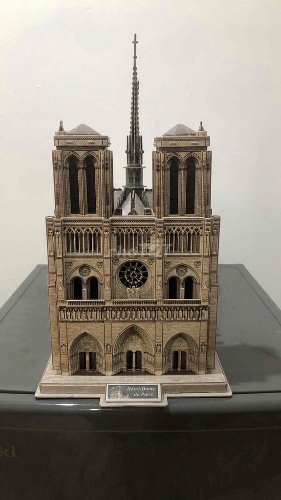 Mô hình nhà thờ Đức Bà Paris (Notre dame de Paris)