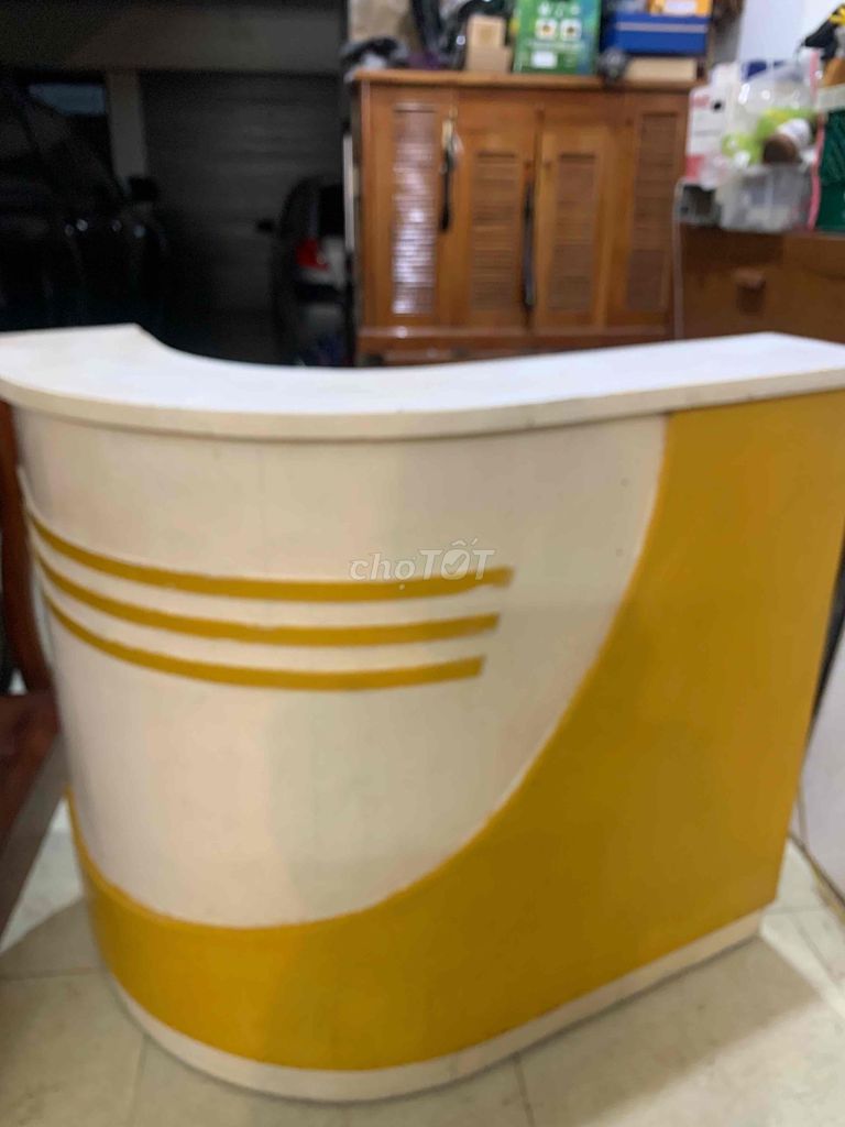 Quầy bar gỗ Trắng Vàng. Mua bán Tủ, kệ gia đình tại Thành phố Nha Trang Khánh Hòa được đăng bởi Tuyet Nguyen hình 1