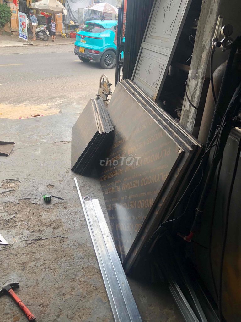 Ván 1p8 em cắt dư tờ bìa. 54x122 , 33x190. Mua bán Nội thất, đồ gia dụng khác tại Thành phố Huế Thừa Thiên Huế được đăng bởi Phúc hình 1