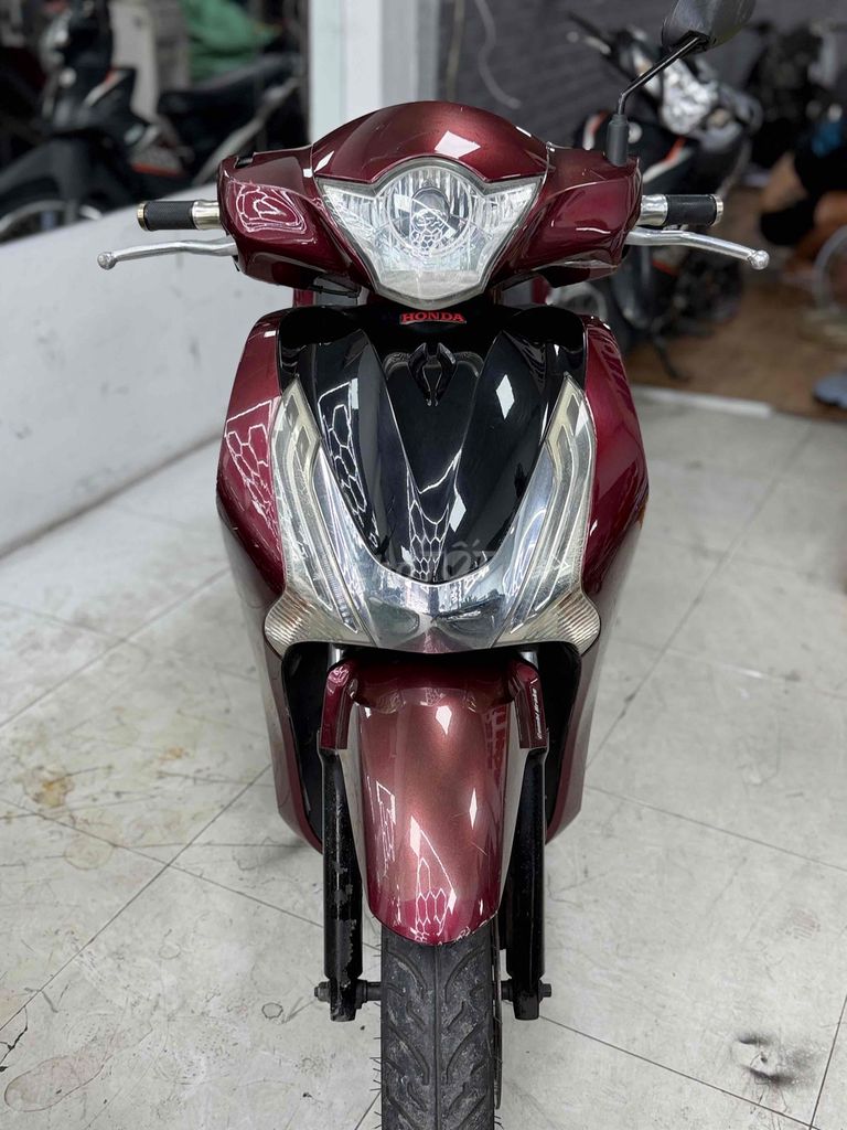Хонда SH 150 2013 красная Вьетнам