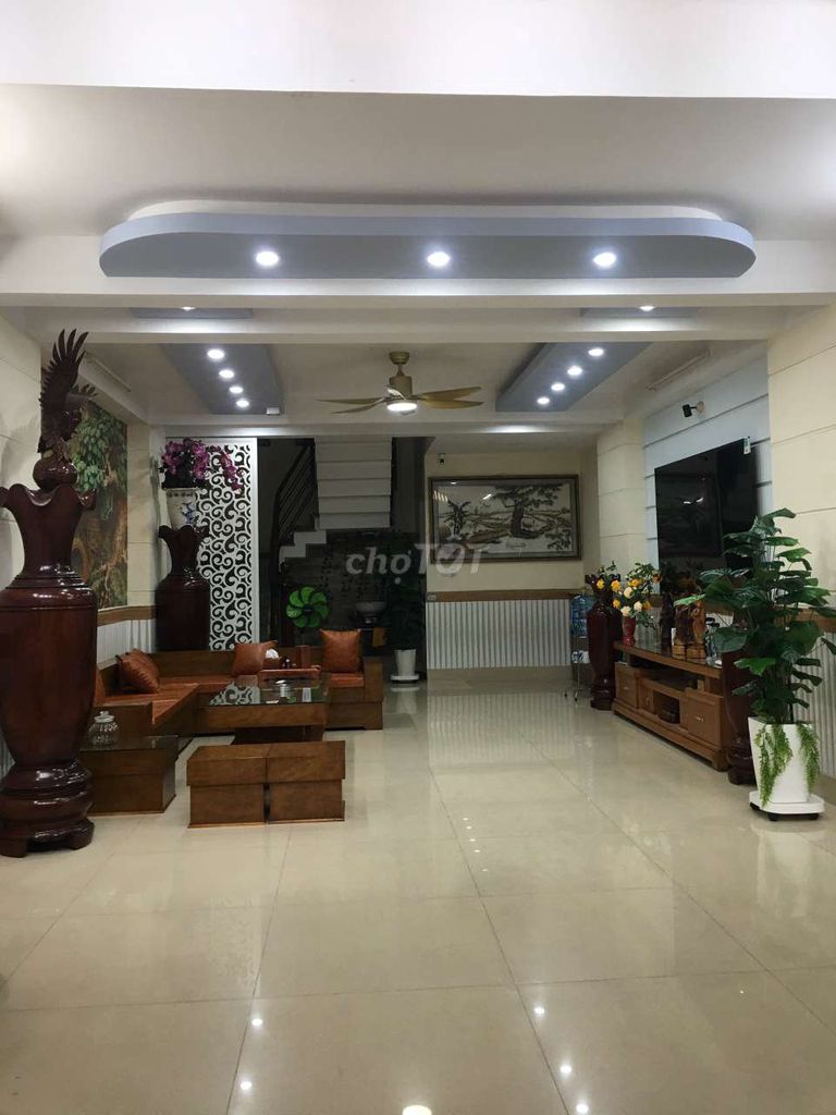 cho thuê mặt bằng tầng trệt hẻm thông xe tải