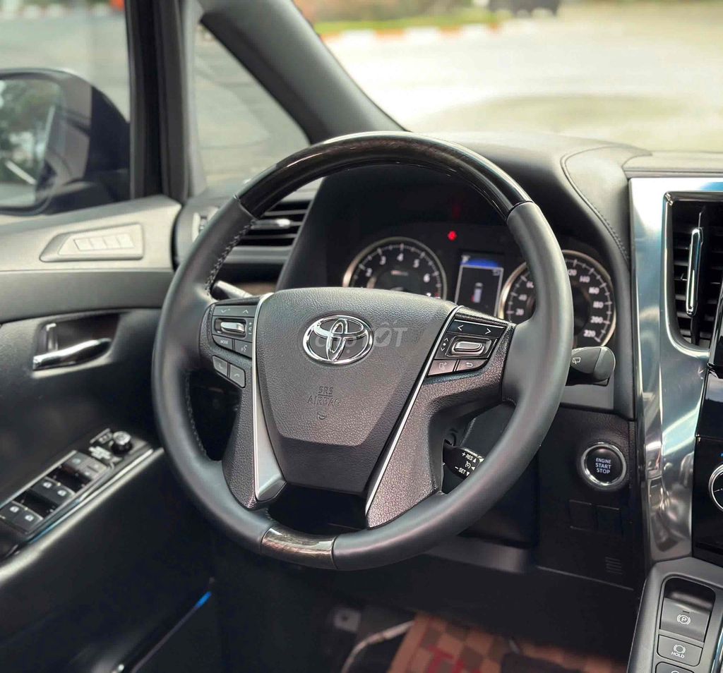 Toyota Alphard 3.5V6 sx 2018 màu đen. Mua bán Ô tô tại Quận Cầu Giấy Hà Nội được đăng bởi Cao Quý hình 20