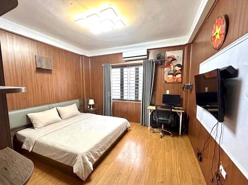 Дом постройки Phú Đô, угловой, 5 этажей, 33 м²
