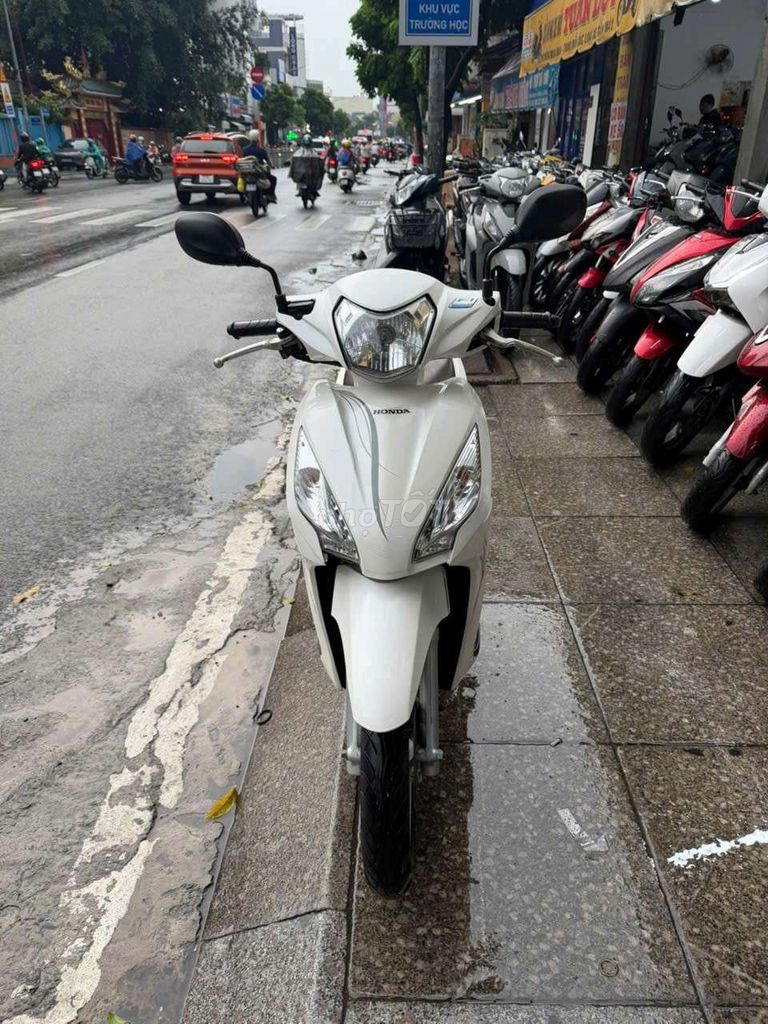 Honda Vision 2018 Белый 90%